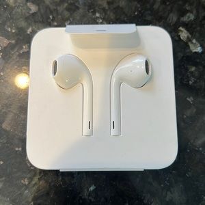 Apple ear buds
